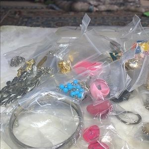 #13- 1 lbs 4 oz. jewelry grab bag